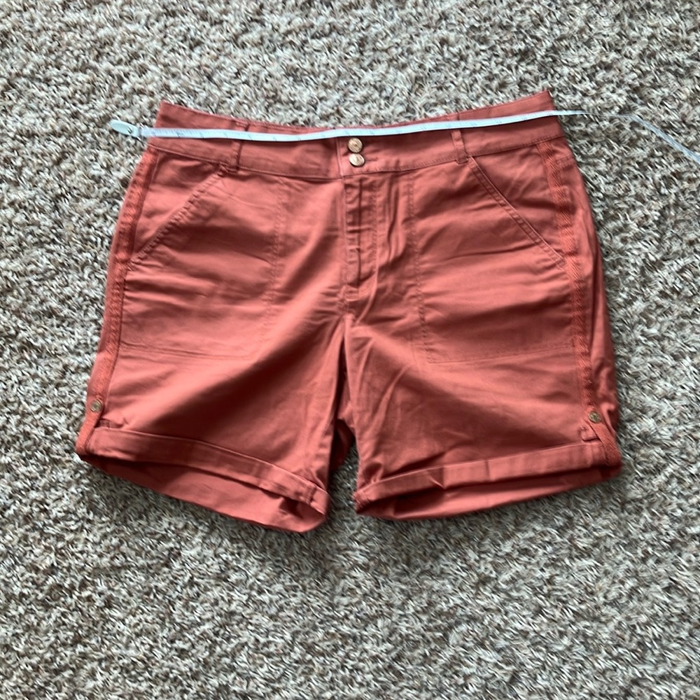 Gloria Vanderbilt rust roll up shorts size 6
